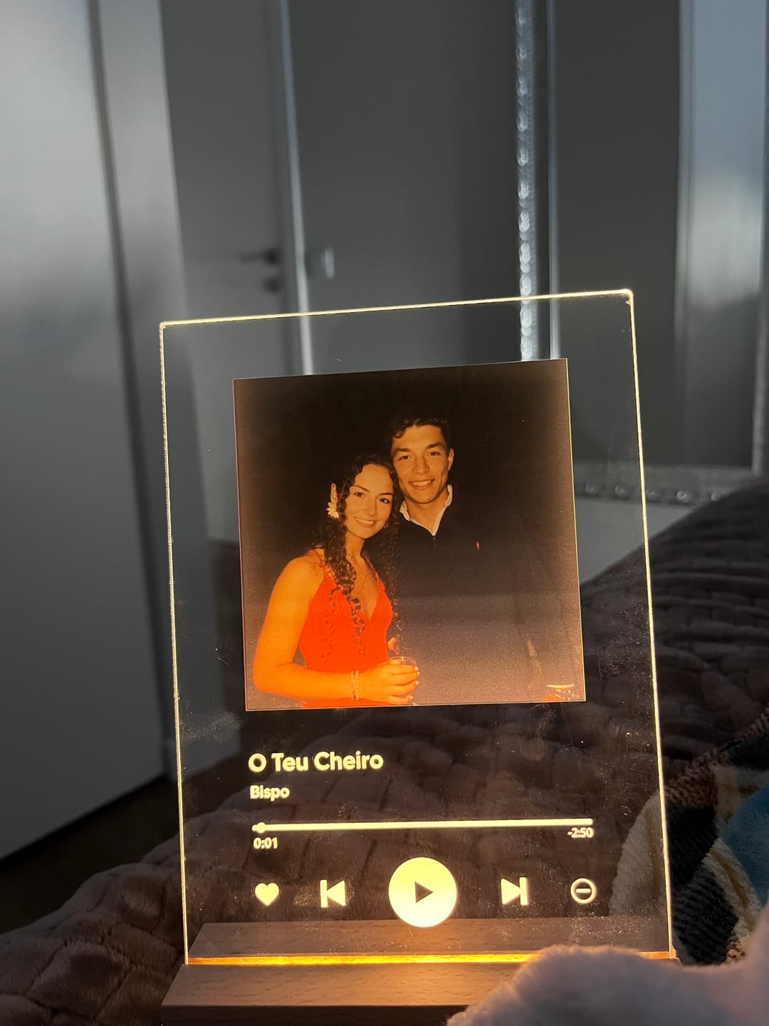 Customer photo review of Lâmpada Spotify Personalizável (Foto & Música)
