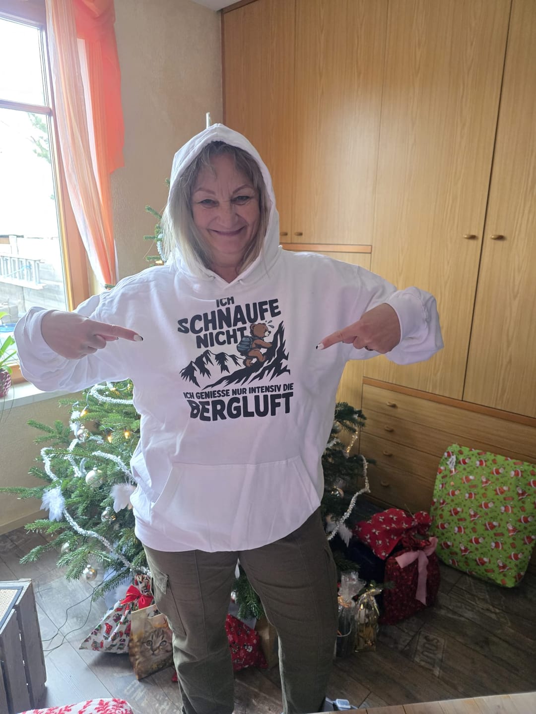 Customer photo review of Bergluft Hoodie Unisex