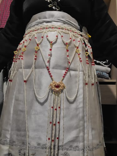 Customer photo review of Jia Chang 加长 Gold Lock Extra Long Pearl Belt Hanfu Accessory