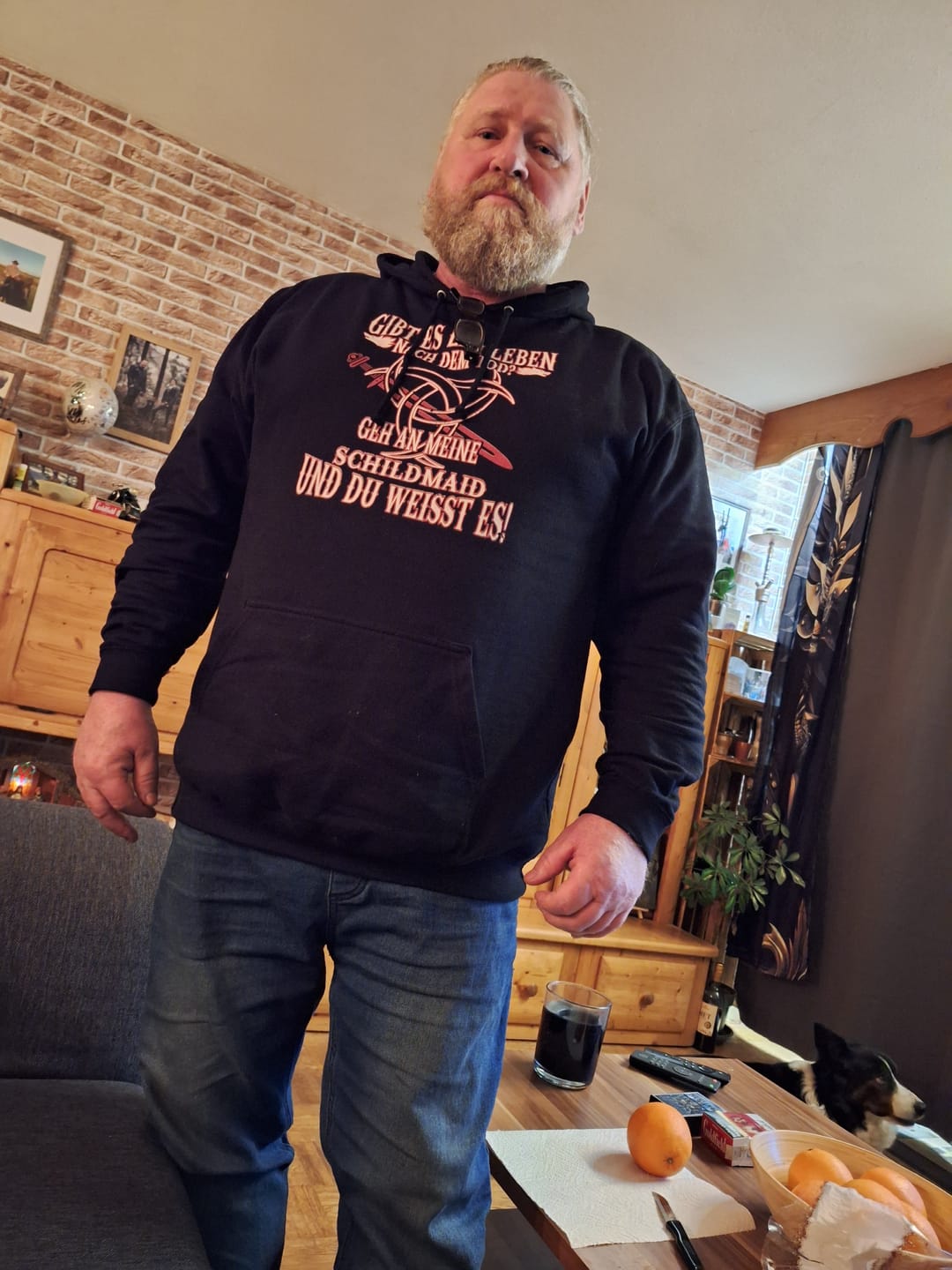 Customer photo review of Lustiger Wikinger Hoodie "Gibt es ein Leben nach dem Tod? Geh an meine Schildmaid und du weißt es!"
