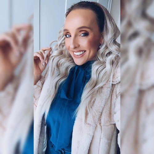 Customer photo review of The Headband Wig Perfect Curl