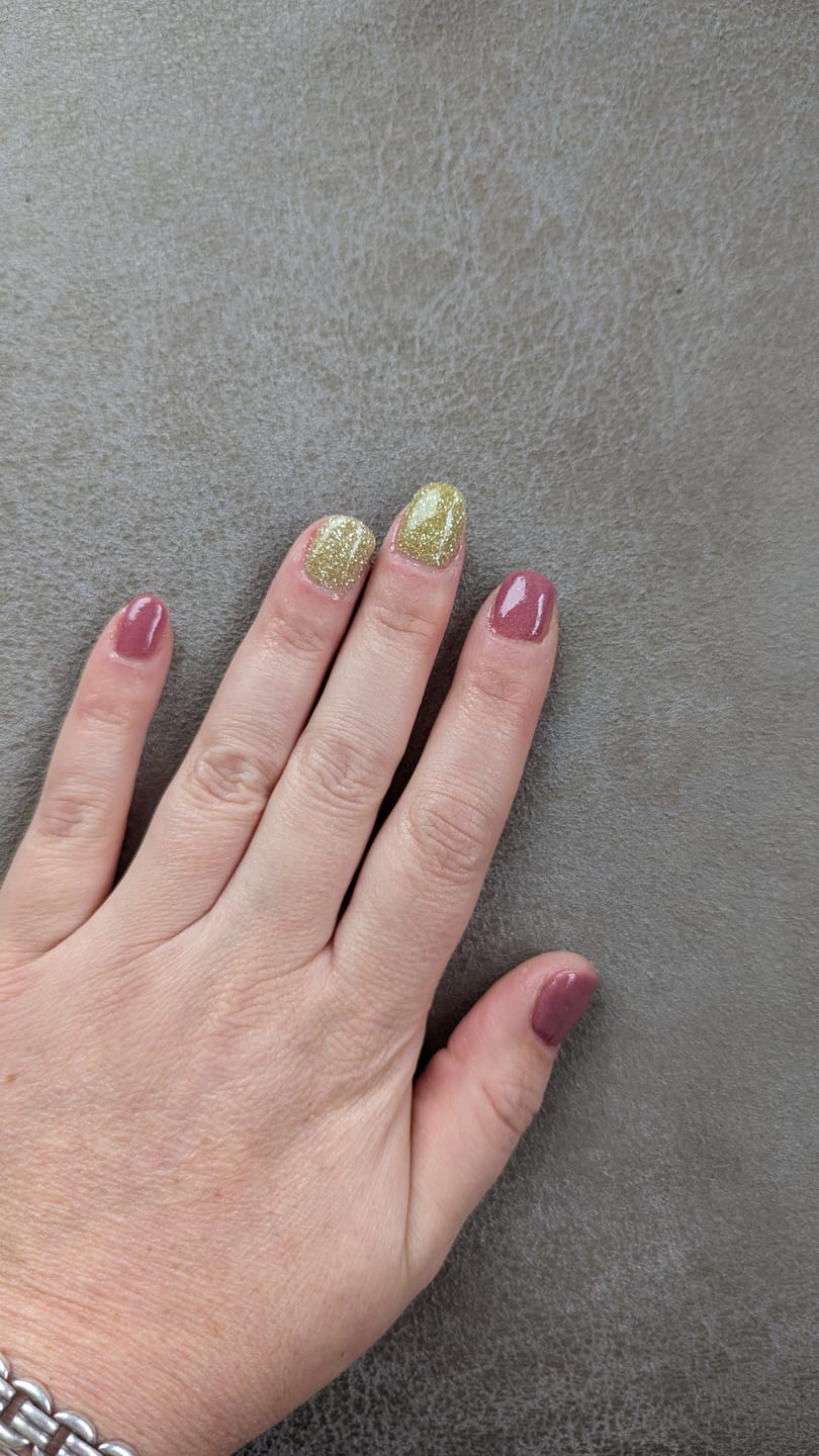 Customer photo review of Champagne Gold Dipping Powder