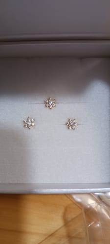 Customer photo review of 14K gold Lovely Flower Internally Threaded Labret Piercing 18g16g