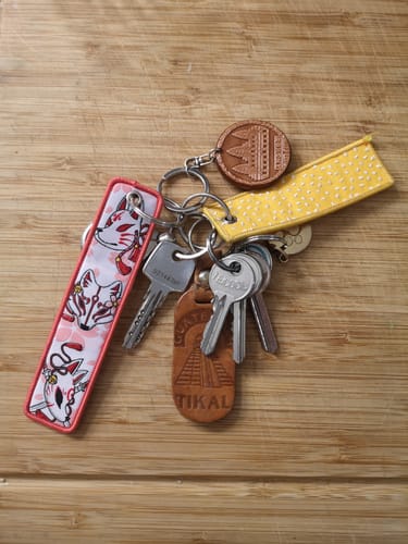 Customer photo review of Porte-Clé Brodé Grande Vague