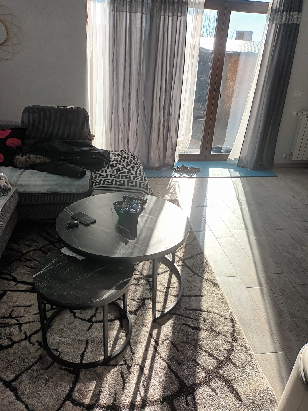 Customer photo review of Set 2 masute cafea DION, negru cu efect de marmura/negru, PAL laminat/metal