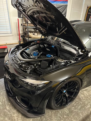 Customer photo review of Mosselman MSL OIL THERMOSTAT S55 for the F-Series BMW M2 Competition M4 or M3