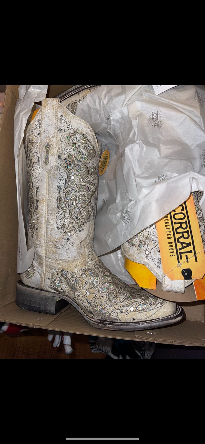 Customer photo review of Corral Ladies Eliza White Glitter Inlay & Crystals Wedding Boot A3397