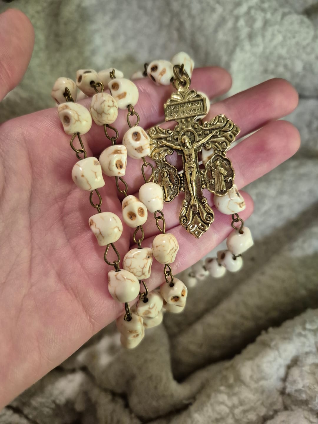 Customer photo review of FREE Today: Saint Benedict & Crucifix of 8 mm White Pine Skull Alloy Chain Rosary