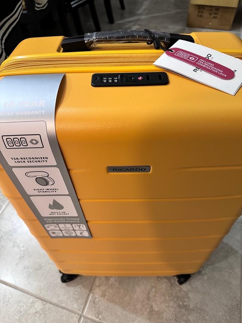Customer photo review of Cambria Hardside Medium Check-In Expandable Spinner