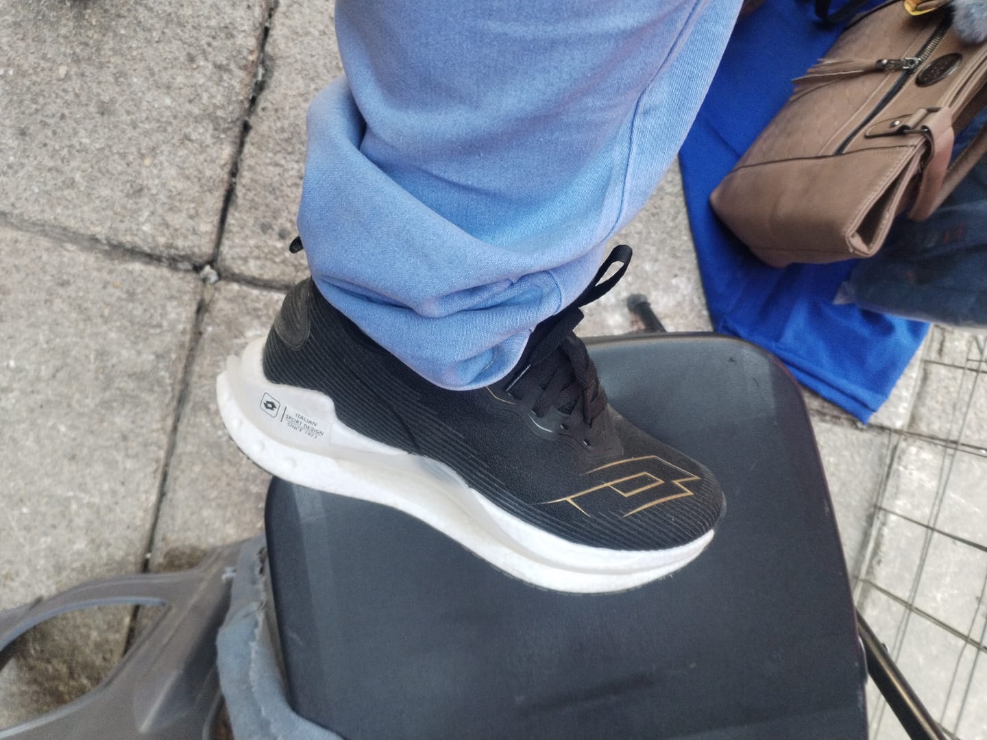 Customer photo review of Tenis Italian Men
