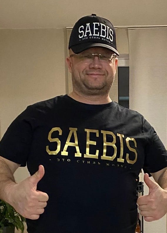 Customer photo review of Lifestyle Herren T-Shirt Gold Edition by SAEBIS®