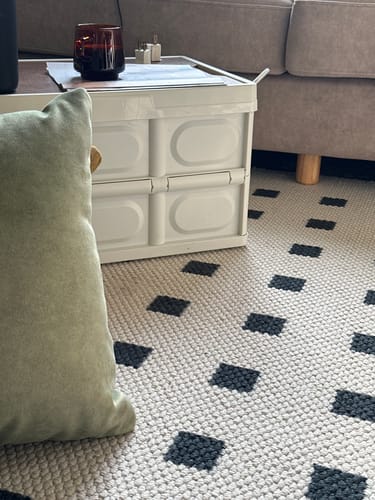 純瑄 review of 法式復古小黑方 紐西蘭進口羊毛米色地毯 image 1 out of 1