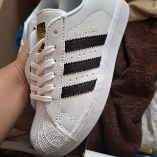 Customer photo review of Tenis Superstar Blanco Negro