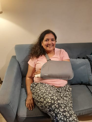 Customer photo review of Arm Pouch Sling (Mild Support)| Provides Support to the Shoulder & Arm (Grey)