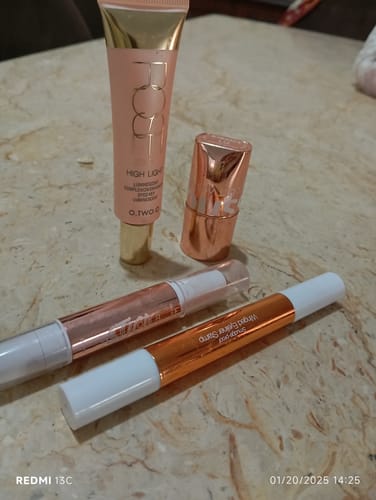 Customer photo review of O.TWO.O ROSE GOLD LIQUID HIGHLIGHTER