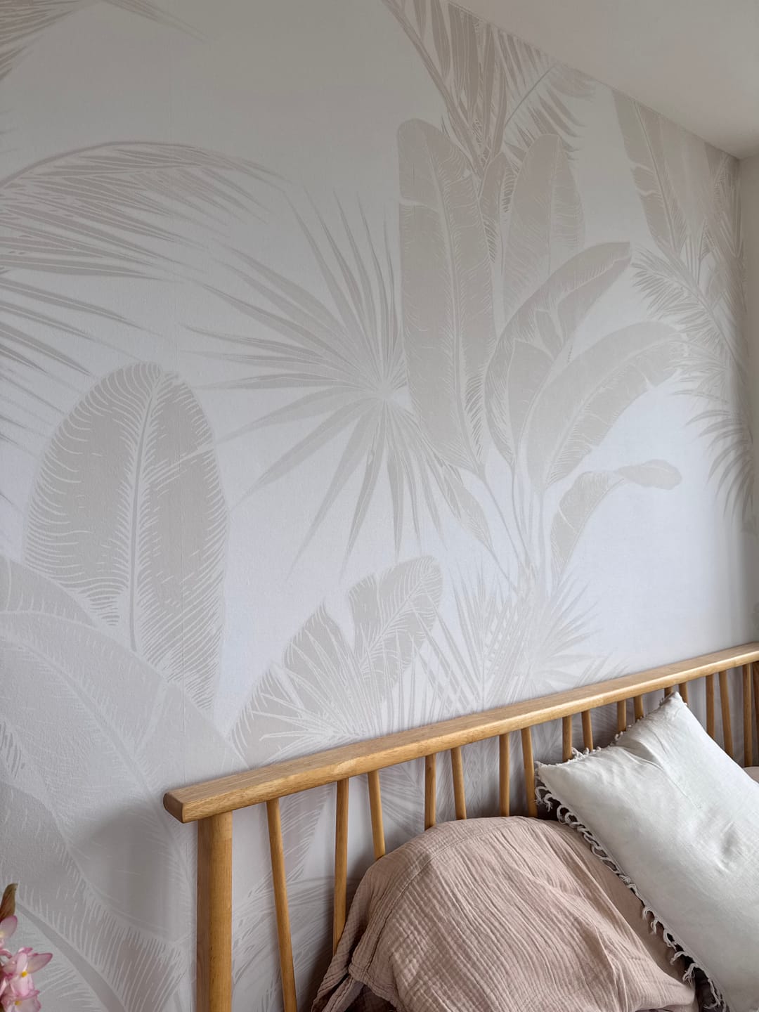 Customer photo review of Luxe Tropical in Sand Wallpaper