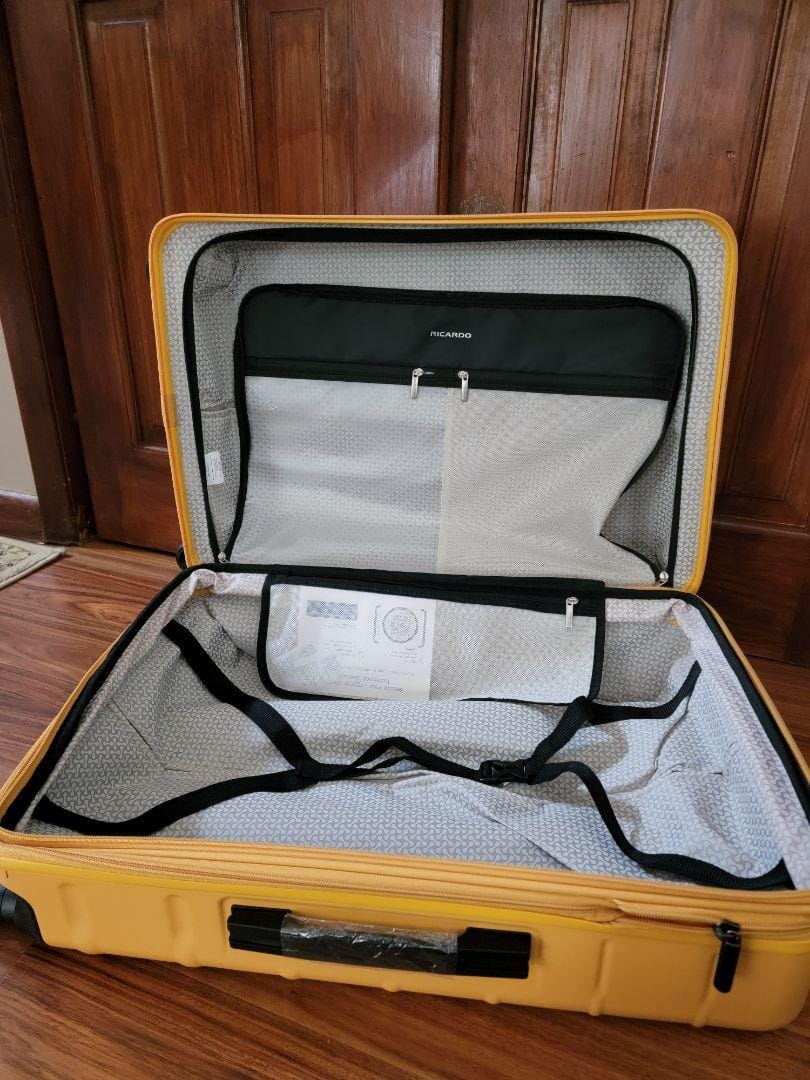 Customer photo review of Cambria Hardside Medium Check-In Expandable Spinner