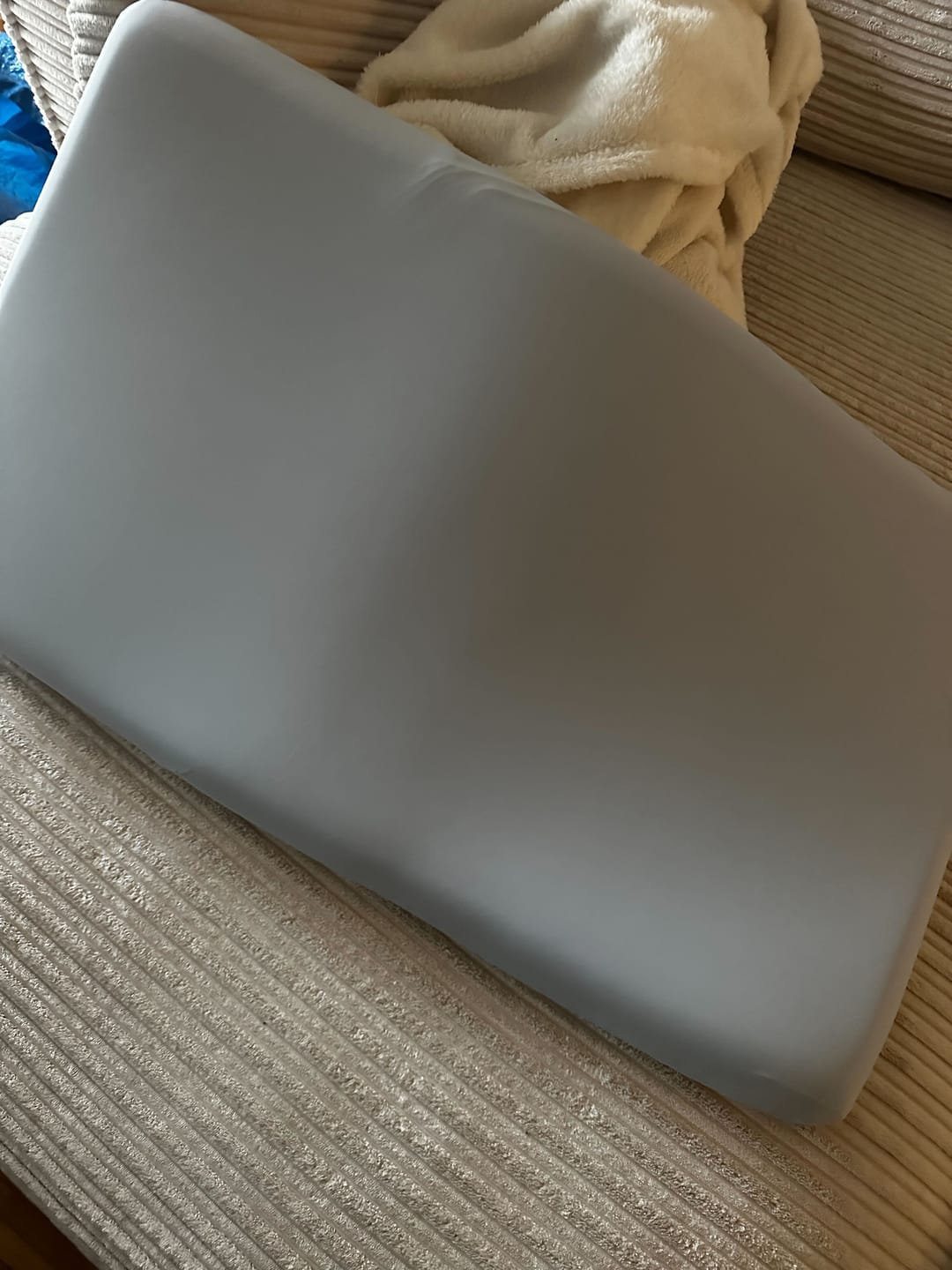 Customer photo review of Oreiller Orthopédique Plat Cellsius - Le Confort idéal pour dormir sur le ventre