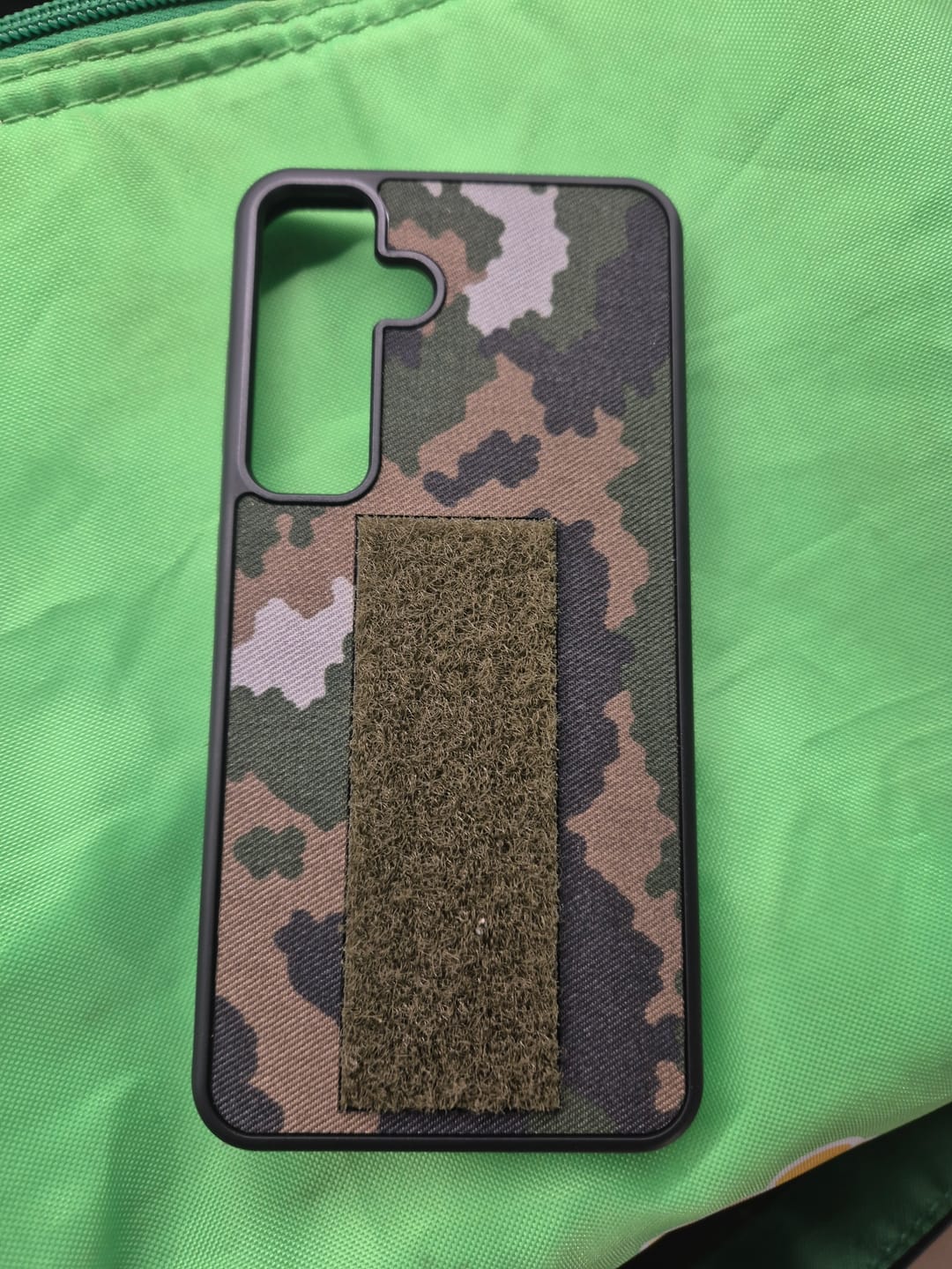 Customer photo review of M05 - Velcro Phone Cases