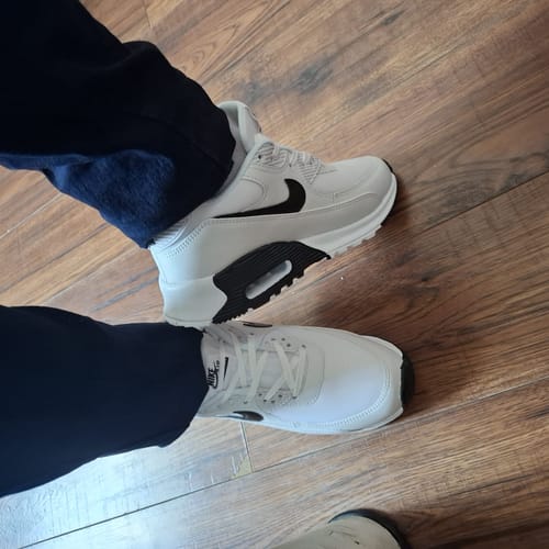Customer photo review of Tenis Max 90 Blanco Negro