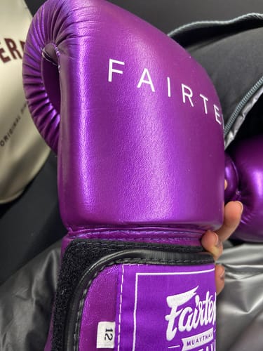 Customer photo review of FAIRTEX METALLIC BOXING GLOVES - BGV22