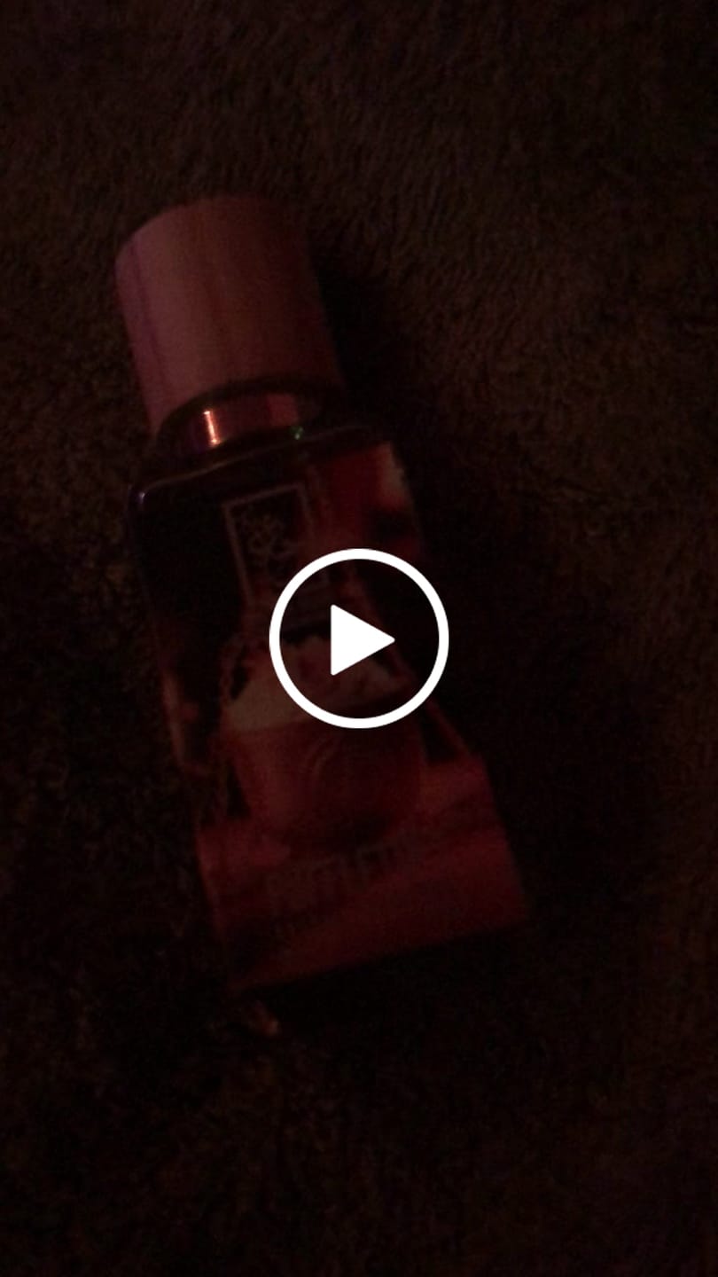 Customer video review of Puffletuft's White Milk