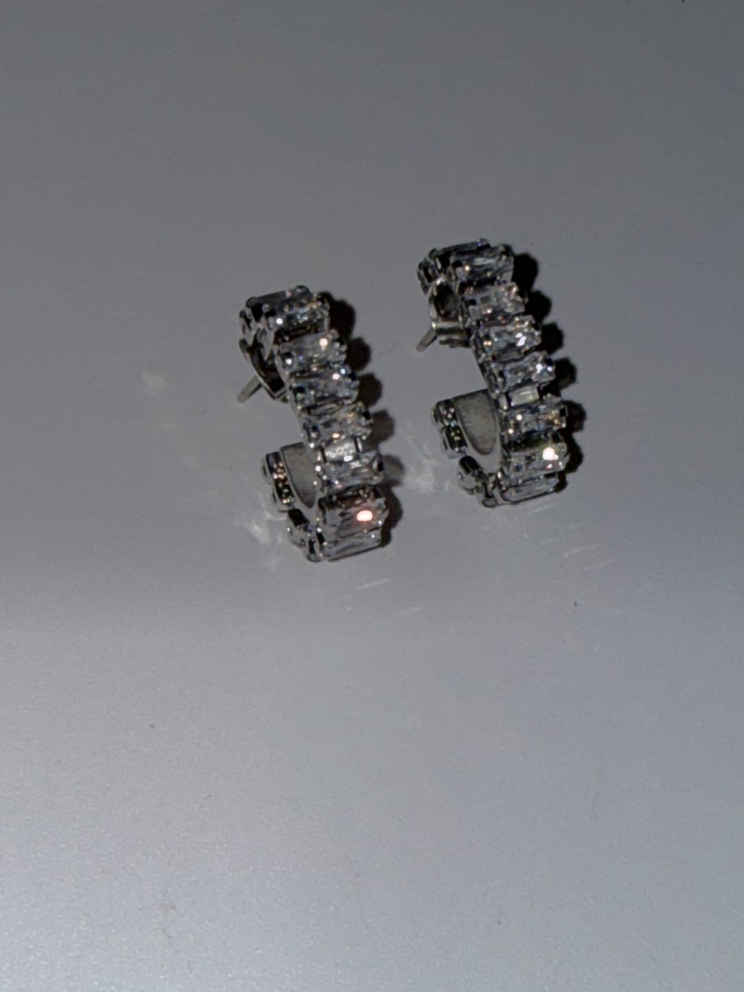 Customer photo review of Icy Baguette Ohrstecker | 18K vergoldet