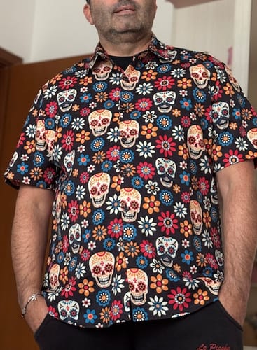 Customer photo review of Chemise d'été à manches courtes pour hommes Sugar Skull Punk Rock Holiday Cool Beach