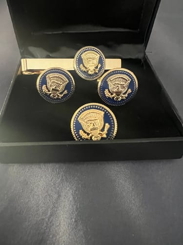Customer photo review of US President Badge Cufflinks/ Lapel Pin/ Tie Clip