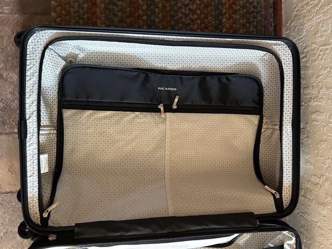 Customer photo review of Cambria Hardside Medium Check-In Expandable Spinner