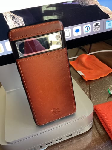 Customer photo review of Lucca Snap On Leather Case for Google Pixel 8 Pro