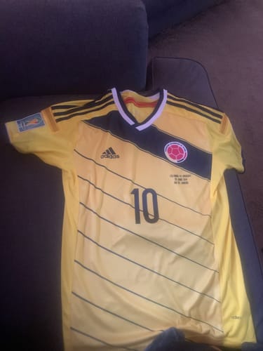 Customer photo review of James Rodriguez Colombia 2014 Brazil World Cup Blue Retro Jersey