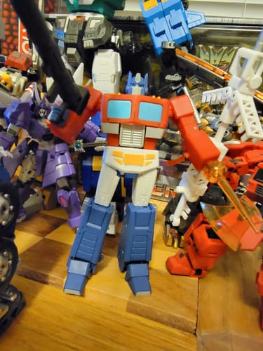 Customer photo review of Magic Square MS-Toys  MS-B46F MSB46F Light of Victory (Optimus Prime OP, Legends Class No trailer 2.0 Version) Reissue Version 11cm, 4.4"