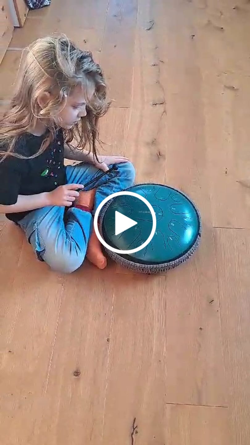 Customer video review of Sonodrum Zungentrommel - "Premium" - Handgefertigt - 35,5cm - 15 Zungen - C-Dur