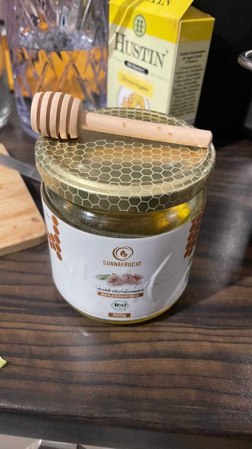 Customer photo review of Bio Blütenhonig von Sunnafrucht® | 500g | Roh & Naturbelassen | Unverarbeiteter roher Honig | Mild-Blumige Note | Aus Naturschutzgebieten Deutschlands | Perfekt für Honigwasser & Süßungsmittel | Von erfahrenen Imkermeistern produziert