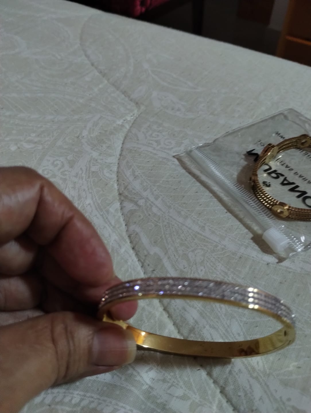 Customer photo review of Bracelete Luxe Banhado em Ouro 18k