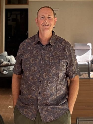 Customer photo review of Men's Paisley Vintage Floral 70s Retro Button Up Beach Short Sleeve Shirt