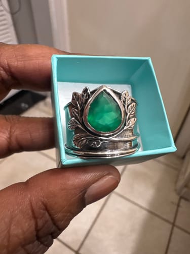 Customer photo review of Leaves Onyx Fidget Ring