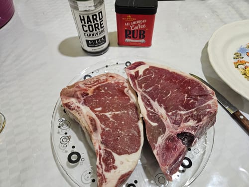 Reseña con foto de un cliente sobre T-Bone Steak
