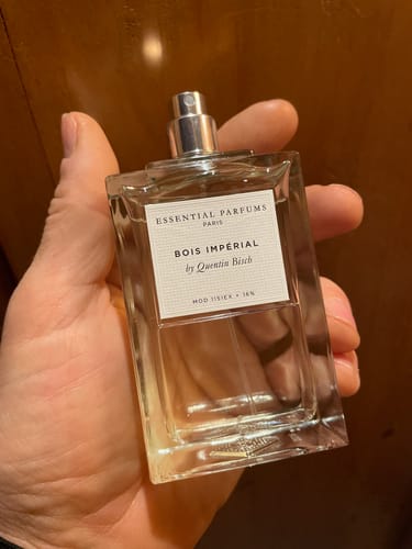 Customer photo review of ESSENTIAL PARFUMS - BOIS IMPÉRIAL