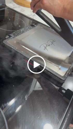 Customer video review of Presa Pan - 10 Inch Non Stick Square Tortilla Cooking Pan