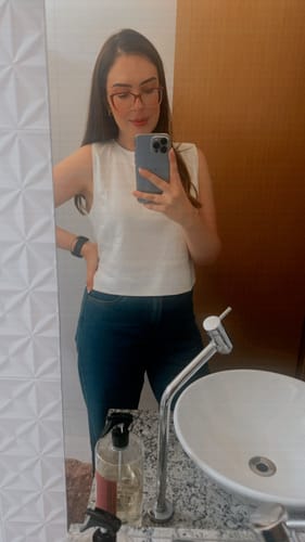 Priscila S. review of Calça Jeans Reta Araçá Azul Médio image 1 out of 1