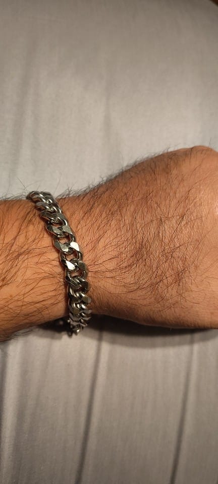 Customer photo review of 18k Gold Cuban Link Bracelet