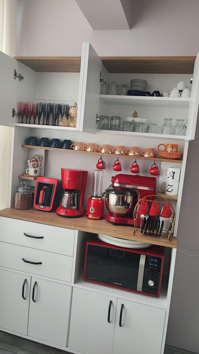 Customer photo review of Rani JE176 Çok Amaçlı Dolap 8 Kapaklı Kiler Mutfak Dolabı Sepet Ceviz - Beyaz