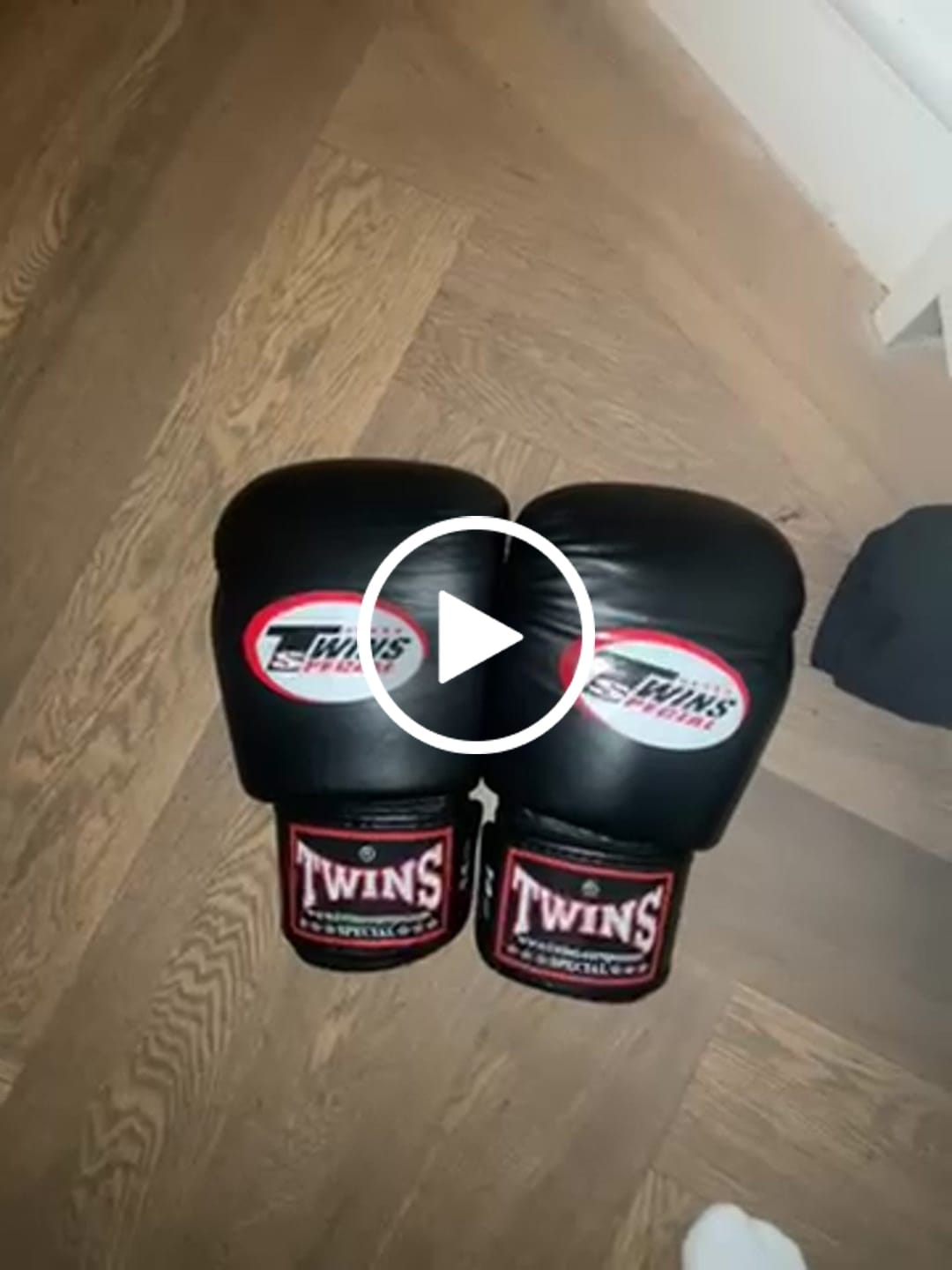 Customer video review of Bokshandschoenen Twins BGVL3 Jet Black