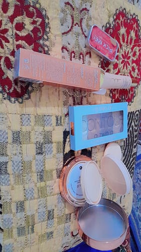 Customer photo review of O.TWO.O ROSE GOLD LIQUID HIGHLIGHTER