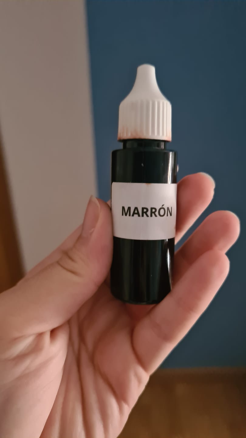 Customer photo review of Colorante líquido para velas MARRÓN