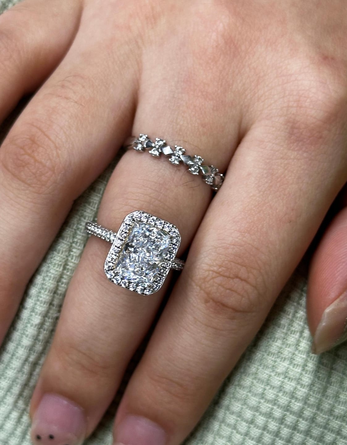 Customer photo review of S925 Noble Halo 3.5Ct Radiant Cut Engagement Ring Vintage Ring For Everyday Wear