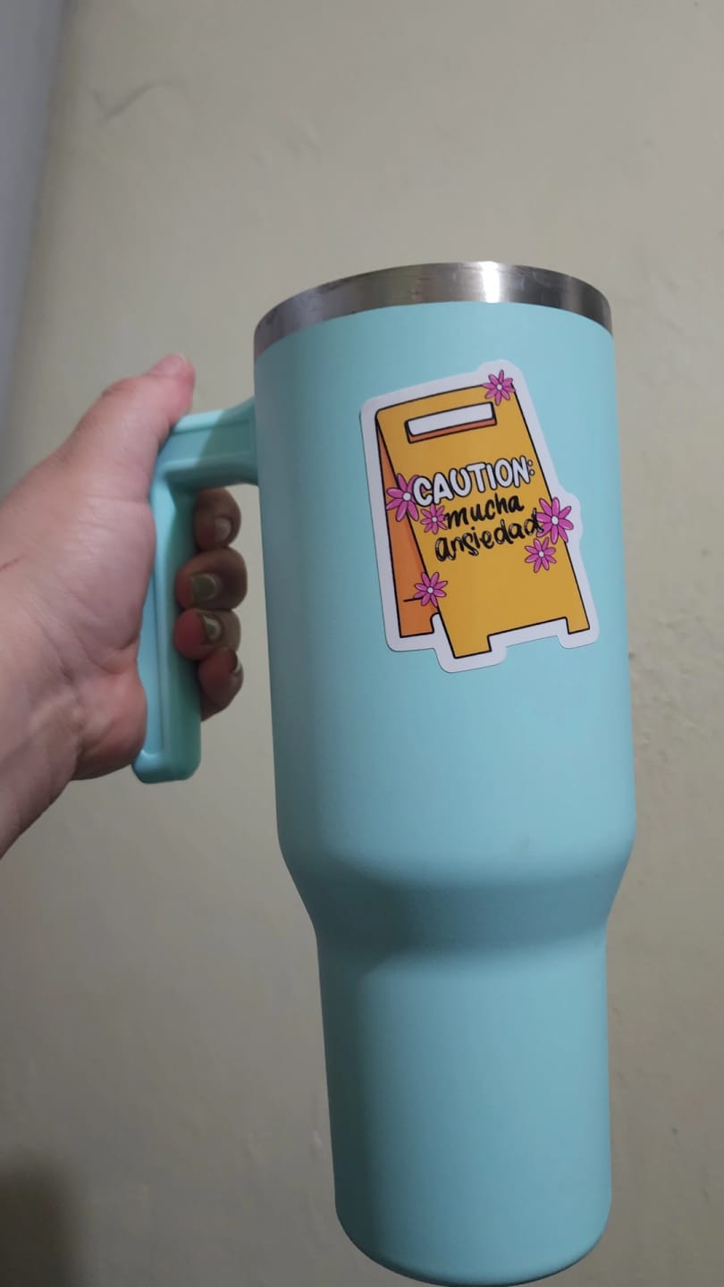 Customer photo review of Caution: Mucha Ansiedad (Sticker Laminado)