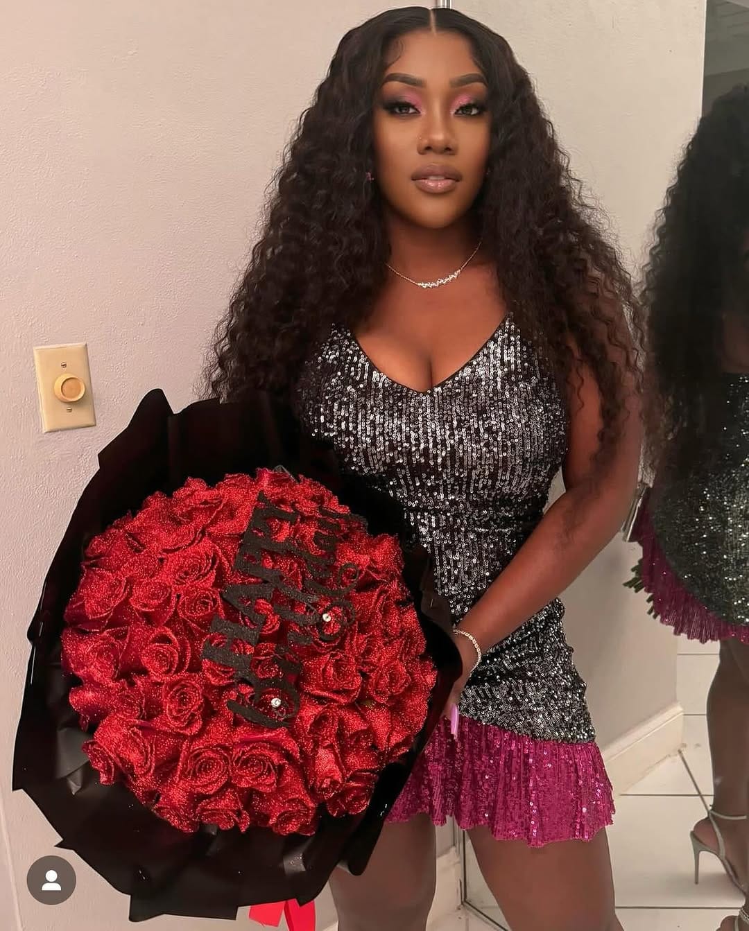 Customer photo review of Glitter Rose Bouquet Gift for Girlfriend & Boyfriend | Couple Anniversary Gift